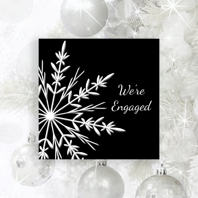 Winter-Engagement-Party für Schwarz und Weiß Einladung (Celebrate your winter engagement with the festive Black and White Snowflake Party Invitation.)