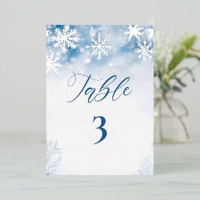 Winter Fallender Schneewald Rustikaler Hochzeitsti Folieneinladung (Stehend vorne)