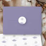 Winter Forest Wedding Simple Monogram Watercolor Runder Aufkleber<br><div class="desc">Winteraufkleber mit Monogramm und landschaftlicher Aquarellgestaltung in Lavendeltönen. Die Schneeszene besticht durch eine romantische Bergwaldlandschaft mit Pinienbäumen. Sie können die Initialen der Braut und des Bräutigams hinzufügen und wenn Sie passende Produkte wünschen,  schauen Sie bitte in meiner Winterwaldkollektion nach.</div>