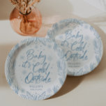 Winter Frost Snowflake Baby Shower Baby Es ist kal Pappteller<br><div class="desc">Eine Babydusche zu planen kann ein angenehmes Erlebnis sein, und durch die Auswahl des Winterfrostbaby-Themas von Creative Gewerkschaft Designs kann das Thema "Cold Outside" den Prozess vereinfachen und eine charmante Touch hinzufügen. Das handgezeichnete Winterwunderland Frost und Schneeflocken auf diesem Design ruft eine ruhige und skurrile Atmosphäre hervor, die perfekt zum...</div>
