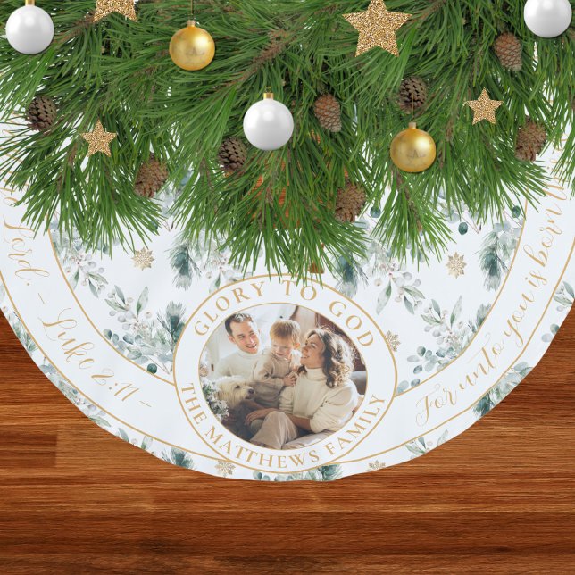 Winter Greenery Family Foto Religiöse Weihnachten Polyester Weihnachtsbaumdecke (Religious Christmas tree skirt with family photo, Bible verse and winter greenery pattern)