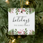 Winter Greenery Foliage Personalisiert Keramikornament<br><div class="desc">Winterwein mit herrlicher Vegetation mit Schrift und Schrift und moderner Typografie</div>