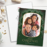 Winter Greenery Mistletoe Rounded Foto Weihnachten<br><div class="desc">Diese reizvolle Weihnachtskarte zeigt ein vertikales Foto in einem abgerundeten Rahmen,  das mit einem Mistelrand geschmückt ist. Der Hintergrund ist reich dunkelgrün. Die Rückseite bietet Ihnen einen eigenen Text,  um Ihre eigene persönliche Nachricht hinzuzufügen oder die angezeigte zu verwenden.</div>