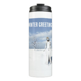 Winter Greetings. Female elf walking in the snow Thermosbecher