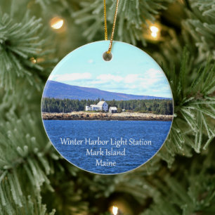 Winter Harbour Lighthouse Rund Ornament