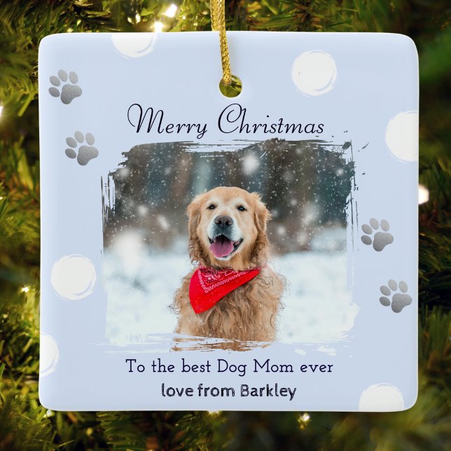 Winter Ice Blue Dog Mama Haustier Foto Weihnachten Keramikornament (A festive Christmas ornament for the 'best Dog Mom ever', personalized with dog photo and pet's name)
