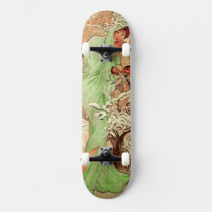 Winter in einem grünen Kap von Alphonse Mucha Skateboard