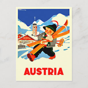 Winter in Österreich. Glücklicher Mann geht Skifah Postkarte