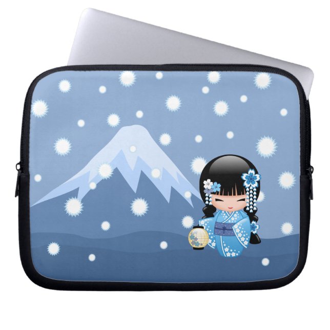 Winter Kokeshi Doll - Blue Mountain Geisha Girl Laptopschutzhülle (Vorderseite)