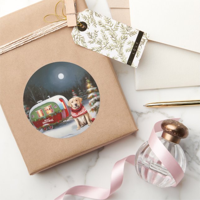 Winter Labrador Caravan Weihnachtsabenteuer Runder Aufkleber (Schenken)