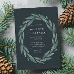 Winter Laurel | Holiday Cocktail Party Einladung<br><div class="desc">Laden Sie Freunde oder Kollegen ein, um die Saison mit diesen eleganten Cocktail-Party Einladungen zu feiern. Das Design zeigt Ihre Veranstaltungsdetails in klassisch weißer Schrift auf sanftem Fichtengrün, umgeben von einem Kranz mit grünen Blätter. Passen Sie diese elegante Einladung mit Ihrem Veranstaltungstyp an und machen Sie sie perfekt für Weihnachtsfeiern,...</div>