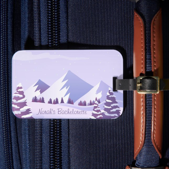 Winter Mountain Bachelorette Weekend Custom  Gepäckanhänger (Vorderseite Insitu 4)