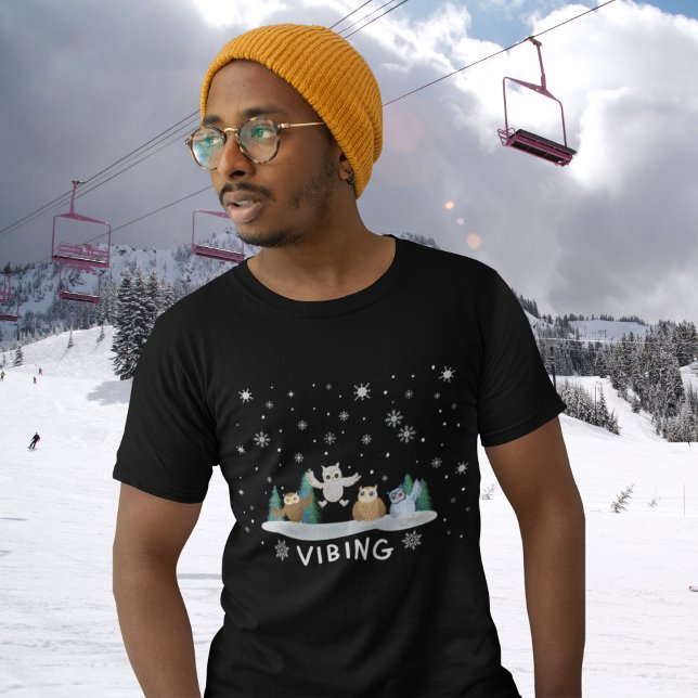 Winter Owles Ice Skaten im Winter Weinschlaufen T-Shirt (Von Creator hochgeladen)