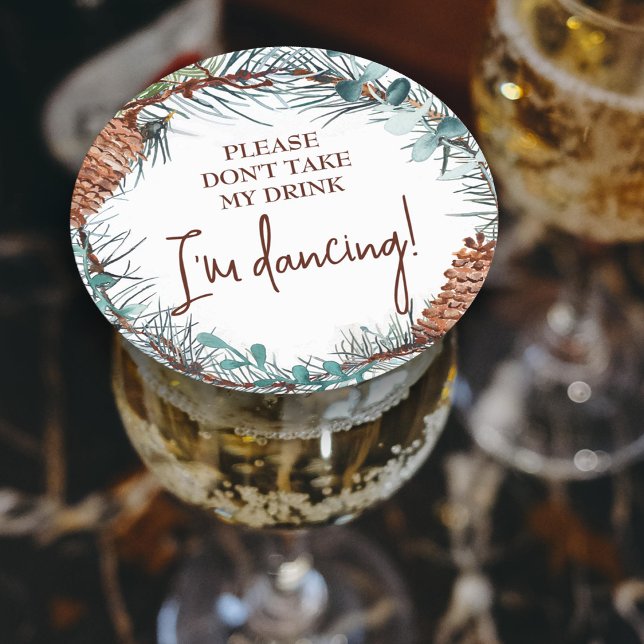 Winter Pinecones Platzkarte Tag Runder Pappuntersetzer (rustic winter green, brown pinecones wedding reception "please don't take my drink i'm dancing" sign)