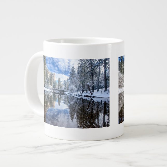 Winter-Reflexion bei Yosemite Jumbo-Tasse (Vorderseite Links)