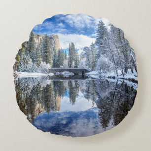 Winter-Reflexion bei Yosemite Rundes Kissen
