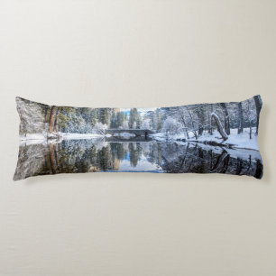 Winter-Reflexion bei Yosemite Seitenschläferkissen