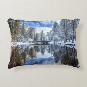 Winter-Reflexion bei Yosemite Zierkissen
