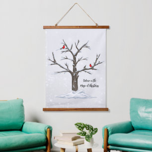 Winter Rote Kardinäle auf Schneebaum Wandteppich Mit Holzrahmen