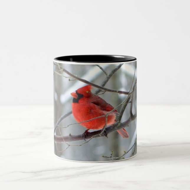 Winter-rote Kardinals-Tasse Zweifarbige Tasse (Mittel)