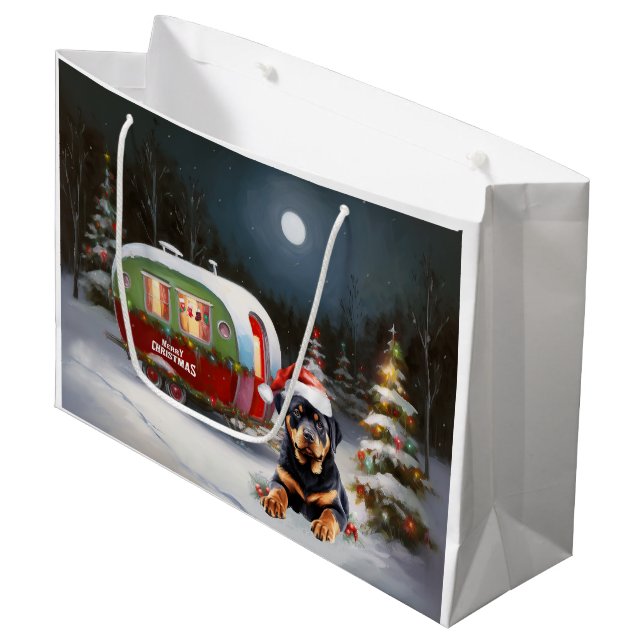 Winter Rottweiler Caravan Weihnachtsabenteuer Große Geschenktüte (Vorderseite Schrägansicht)