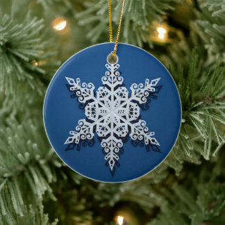 Winter Sky Snowflake — Classic White on Blue Keramik Ornament