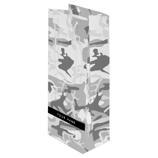 Winter Snow Gray Camouflage Ihr Name personalisier Geschenktüte Für Weinflaschen (Vorderseite Schrägansicht)