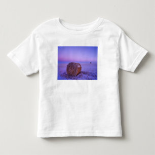 Winter-Strohballen in der Nähe von Cartwright Nort Kleinkind T-shirt