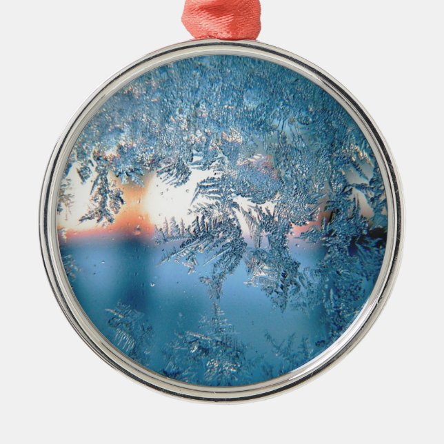 Winter Sunlight Through Frosted Ice Crystals Glass Ornament Aus Metall (Vorne)