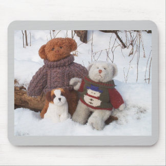 Winter-Teddybär-Brüder mit Welpen Mousepad