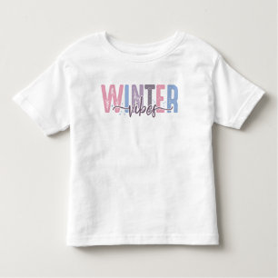 Winter Vibes - Weiche Pasteltypografie Kleinkind T-shirt