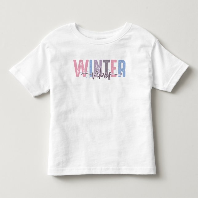 Winter Vibes - Weiche Pasteltypografie Kleinkind T-shirt (Vorderseite)