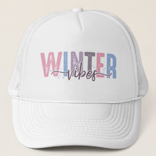 Winter Vibes - Weiche Pasteltypografie Truckerkappe