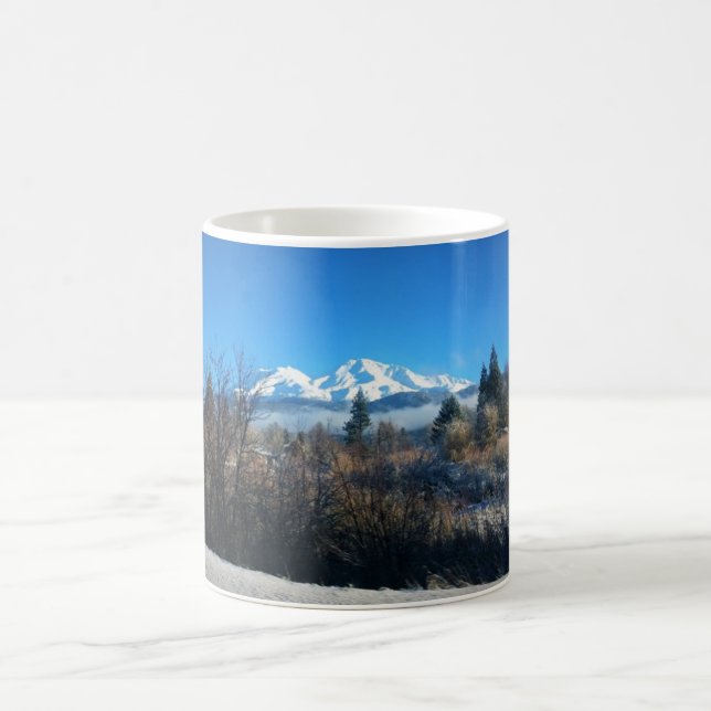 Winter View at Mount Shasta, CA Kaffeetasse (Mittel)