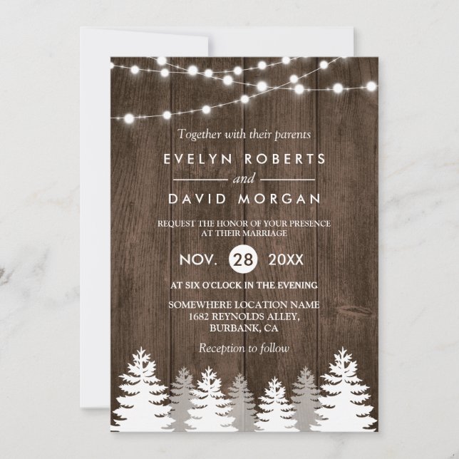 Winter Wedding Holz String Lights Pine Einladung (Vorderseite)