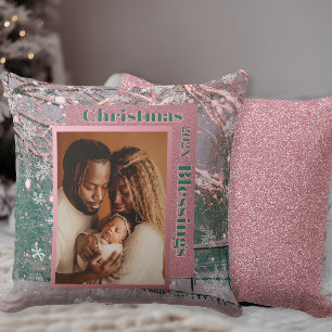 Winter-Weihnachtsfamilienfoto in Rosa Kissen
