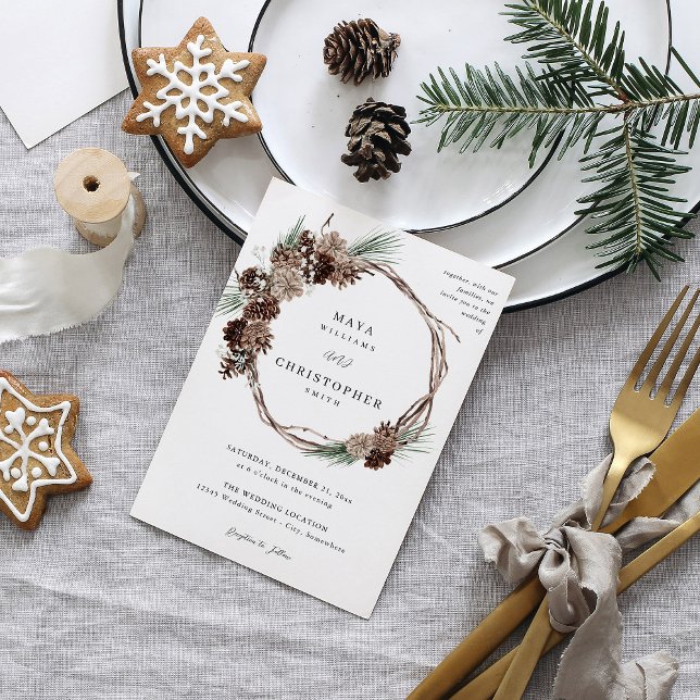 Winter White Floral & Pine Hochzeitskranz Einladung (Von Creator hochgeladen)