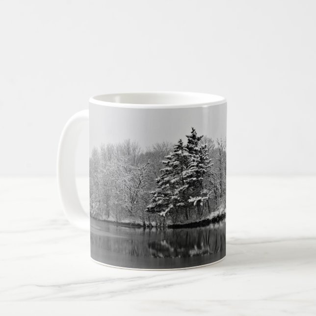 Winter Wonderland Schneesee Landschaft Schwarz und Kaffeetasse (Vorderseite Links)