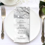 Winter Wonderland Snow Wedding MENU Menükarte<br><div class="desc">Elegante personalisierte Menükarten für Ihren Hochzeitsempfang. Fügen Sie diese zu jeder Gästeplatte hinzu. Silver White Winter Wunderland Schneefall. Ideal für diese rustikale Winterhochzeit. Alle passenden Artikel erhalten Sie in der Hochzeitskollektion 'LAUREN'.</div>