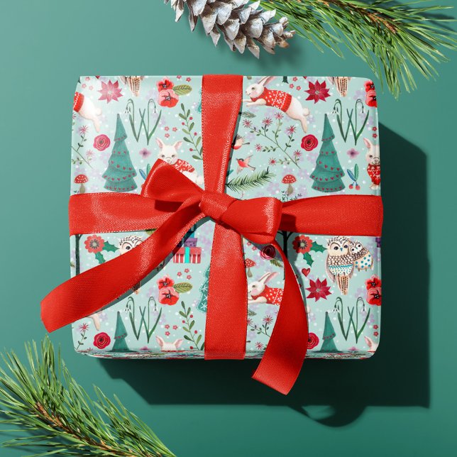 Winter Woodland Blaue und rote Tiere Waldmuster Geschenkpapier (Cute woodland animals and Penguins Christmas Holiday wrapping paper.)