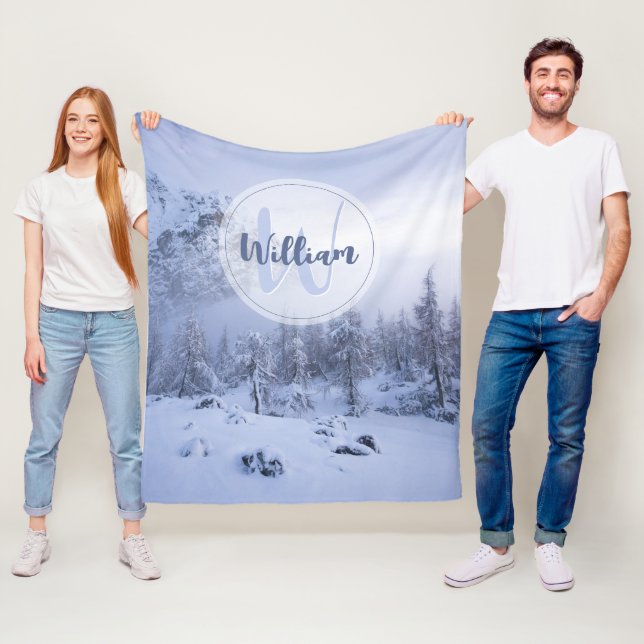 Winter Wunderland Nebel Fichtenwald Schneemonogram Fleecedecke (Beispiel)