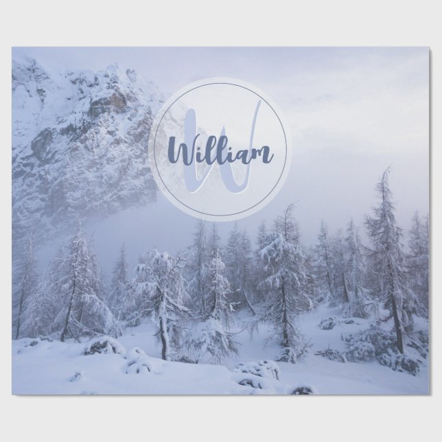 Winter Wunderland Nebel Fichtenwald Schneemonogram Geschenkpapier (Flach)