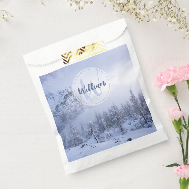Winter Wunderland Nebel Fichtenwald Schneemonogram Geschenktütchen (Versiegelt)