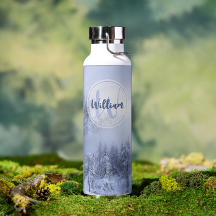 Winter Wunderland Nebel Fichtenwald Schneemonogram Trinkflasche