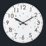 Winteralpine Skifahrer Skispass Große Wanduhr<br><div class="desc">Cooles Wintermotiv-Design mit Skifahrern, die Skipisten zwischen schneebedeckten Tannenbäumen in den Alpen abfahren. Freeride-Skifahrer tragen farbenfrohe Vintage Retroski-Anzüge und fahren mit Skiern auf weißem, schneebedecktem Bergland abwärts. Wunderschönes Wintersportspendengeschenk für Skifahrer in Ihrem Kreis von Freunden, Kollegen oder Familie. Whimsical Skier Kunstwerk Illustration Design. Skifahrer Ski Wohngestaltung, Skiteam, Skicoach Geschenk. Skifahrer...</div>