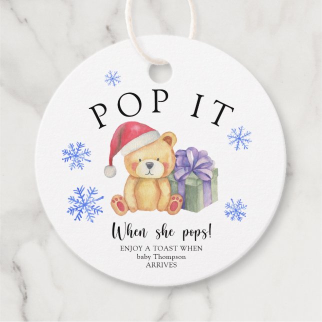 Winterbär mit Weihnachtsgeschenk - Pop! Geschenkanhänger (Vorderseite)