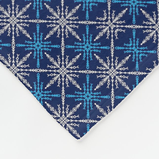Winterblaue Schneeflockendecke Fleecedecke (Ecke)
