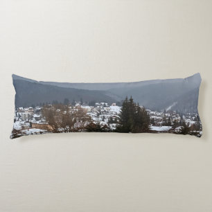 Winterdorf Panorama - ländliche Landschaft Rumänie Seitenschläferkissen