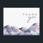 Winterhochzeit Danke Postcard Postkarte<br><div class="desc">Diese Winter Mountain Hochzeit danke Ihnen Postcard ist genau das, was Sie suchen, um Ihre einfache rustikale launische Hochzeit zu beenden. Das Wasser ist in Rosa und Blau Pastellfarben gehalten, die sich wunderbar in die Marine und in die Blüte einfügt. Die Highlights sind die perfekte Kombination für einen Abend in...</div>