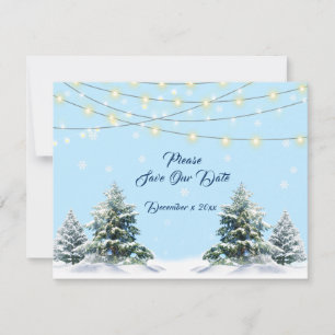 Winterhochzeit Lichterkette Schnee bedeckte Bäume Save The Date